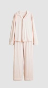 JESMARY - Xưởng May Đồ Bộ Pijamas Cao Cấp & Xưởng Sản Xuất Đồ Pyjama Lụa Theo Yêu Cầu JESMARY: Chiến Lược Dẫn Đầu Thị Trường Thời Trang Mặc Nhà B2